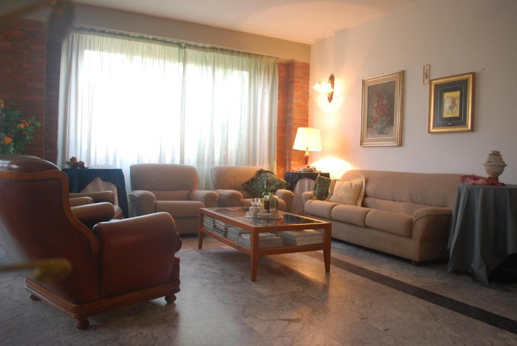 Albergo Smeraldo Castelnuovo Magra Exterior photo
